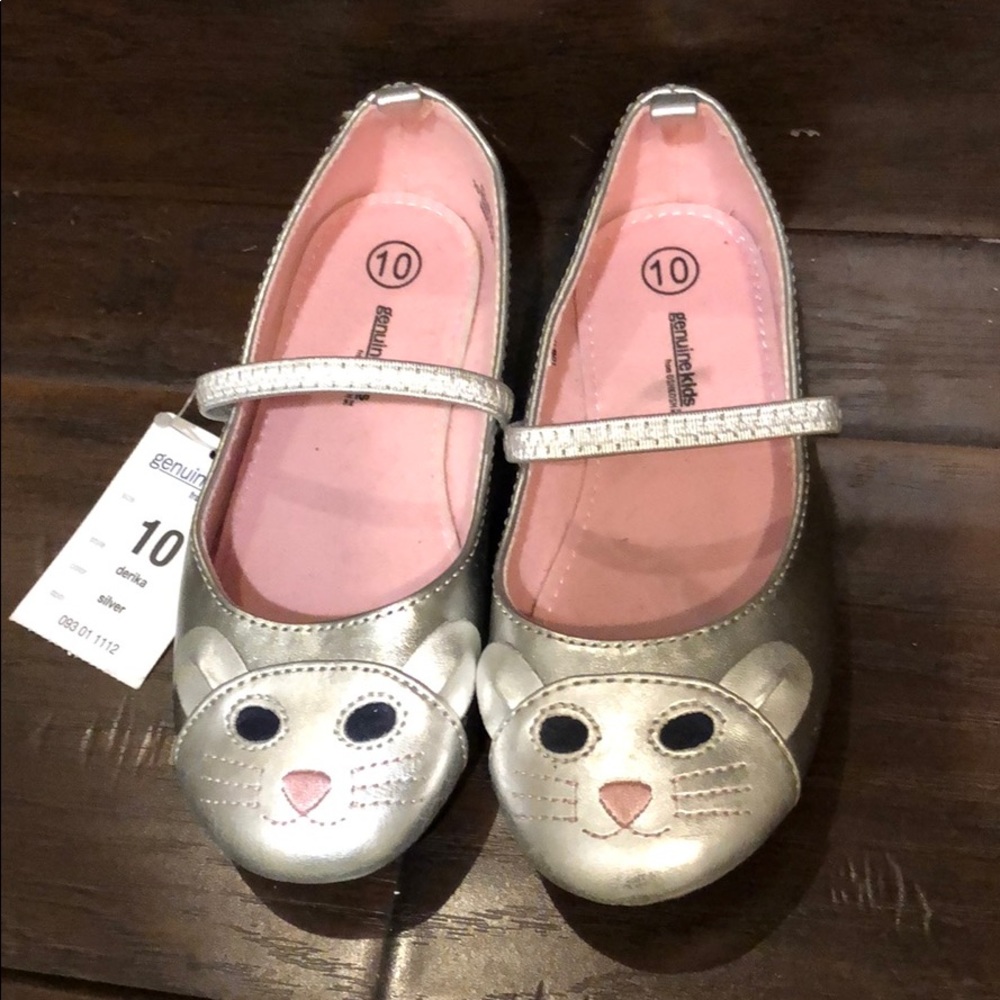Adorable ballet flats! Little girls size 10. NWT!